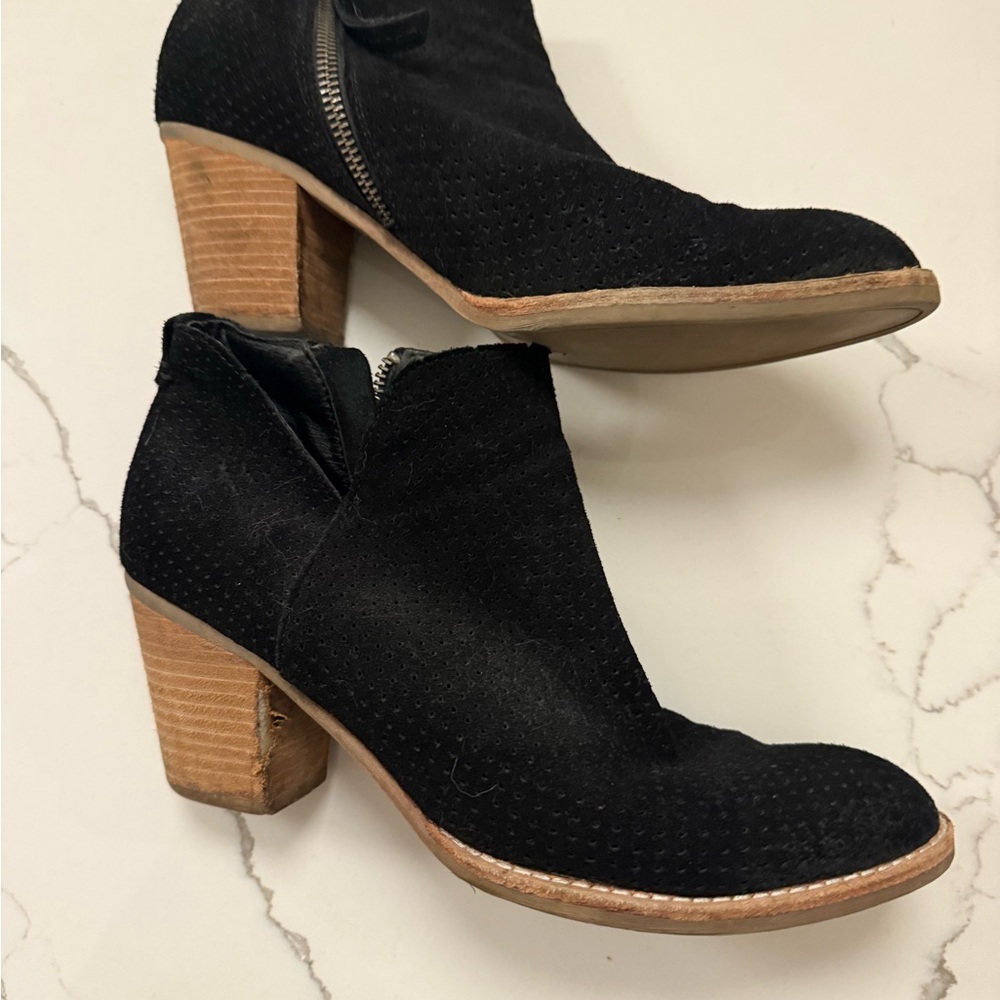 DV by Dolce Vita Black Textured Ankle Booties